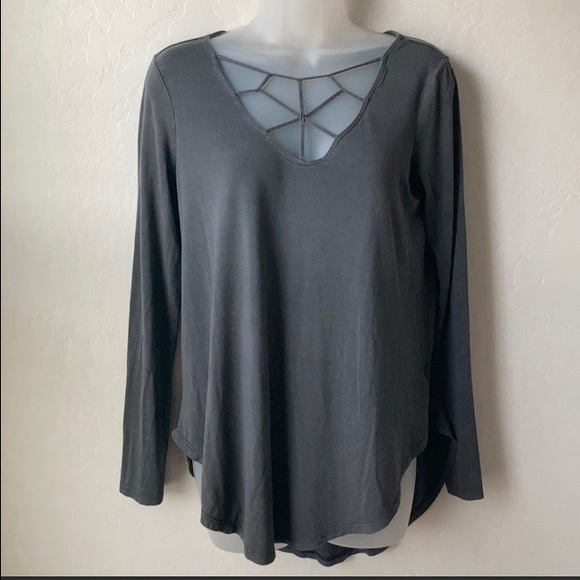 American Eagle Medium charcoal cage front flow top - Picture 11 of 11